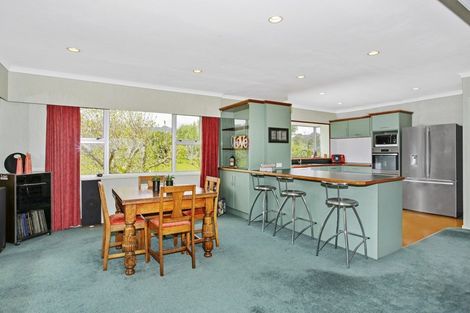 Photo of property in 32 Kawakawa Bay Coast Road, Kawakawa Bay, Papakura, 2585