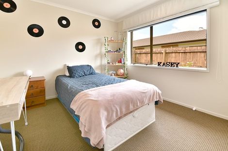 Photo of property in 6 Raabia Close, Parakai, 0830