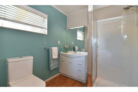 Photo of property in 4 Astor Place, Orewa, 0931