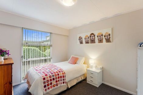 Photo of property in 35 Pehi Kupa Street, Waikanae, 5036