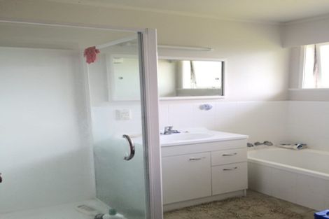 Photo of property in 15 Hauraki Crescent, Pinehill, Auckland, 0632