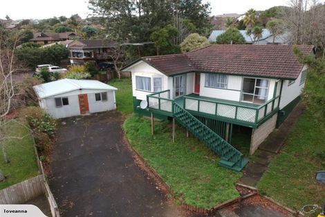 Photo of property in 16 Ransom Smyth Drive, Goodwood Heights, Auckland, 2105