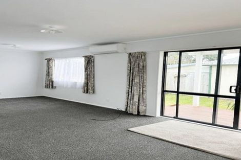 Photo of property in 21 Pukeko Street, Paraparaumu, 5032