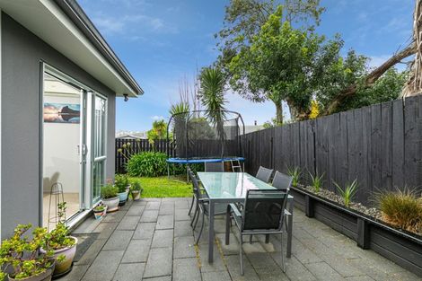 Photo of property in 48 Makora Road, Massey, Auckland, 0614