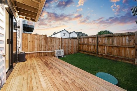 Photo of property in 6/107 Hobsonville Road, West Harbour, Auckland, 0618