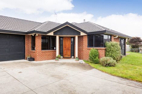 Photo of property in 12 Walnut Grove, Kelvin Grove, Palmerston North, 4414