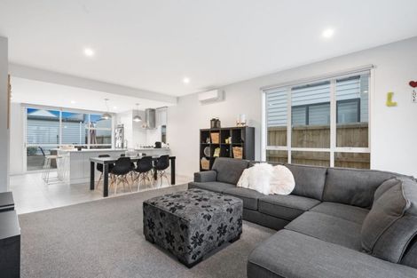 Photo of property in 8 Hakaro Way, Takanini, 2112