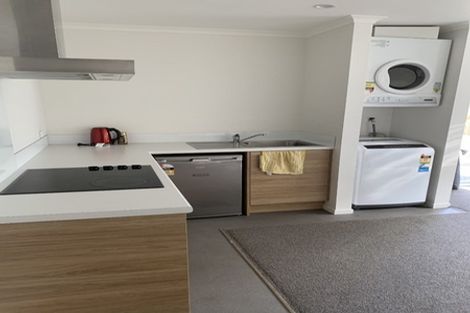 Photo of property in 33 Sandleigh Road, Hamilton Lake, Hamilton, 3204