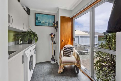 Photo of property in 6 Argyle Place, Highlands Park, New Plymouth, 4312