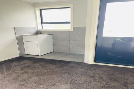 Photo of property in 40 Woodside Road, Massey, Auckland, 0614