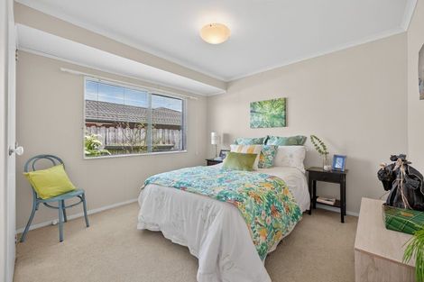 Photo of property in 16 Newbegin Place, Weymouth, Auckland, 2103