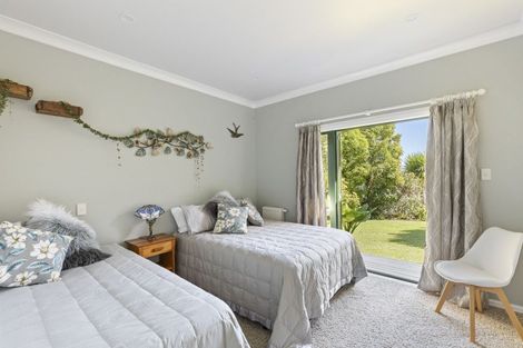 Photo of property in 128 Wairau Road, Oakura, 4314