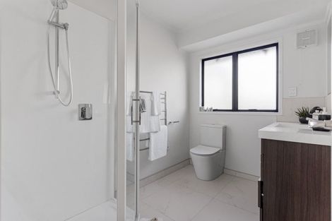 Photo of property in 1/62 Rangatira Road, Beach Haven, Auckland, 0626