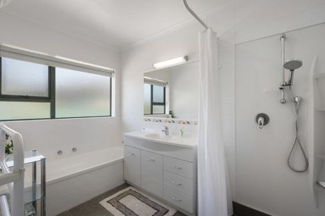 Photo of property in 16 Donegal Place, Katikati, 3129