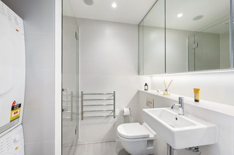 Photo of property in Clyde Quay Wharf, 2a/3 Clyde Quay Wharf, Te Aro, Wellington, 6011