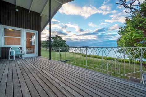 Photo of property in 66 Tindalls Bay Road, Tindalls Beach, Whangaparaoa, 0930