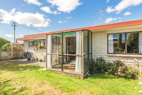 Photo of property in 16 Oaklea Avenue, Marton, 4710