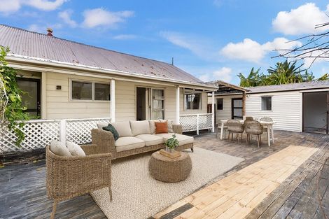 Photo of property in 43 Frobisher Way, Clendon Park, Auckland, 2103