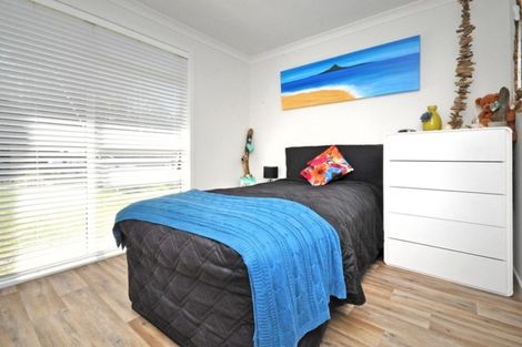 Photo of property in 5a Hobbs Road, Matakatia, Whangaparaoa, 0930