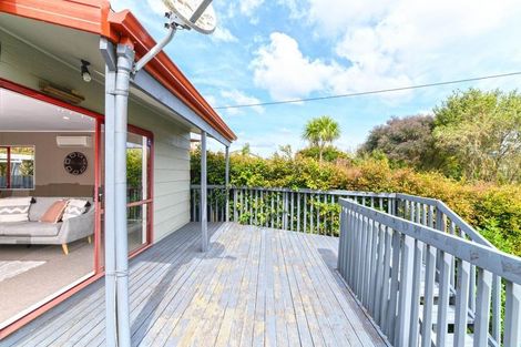 Photo of property in 17a Barron Drive, Green Bay, Auckland, 0604