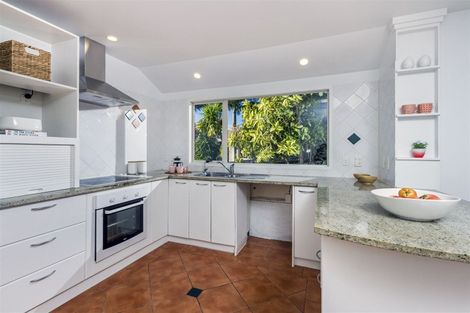 Photo of property in 2 Garden Lane, Torbay, Auckland, 0632