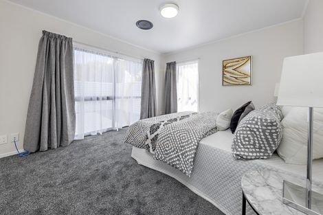 Photo of property in 80 Everglade Drive, Goodwood Heights, Auckland, 2105