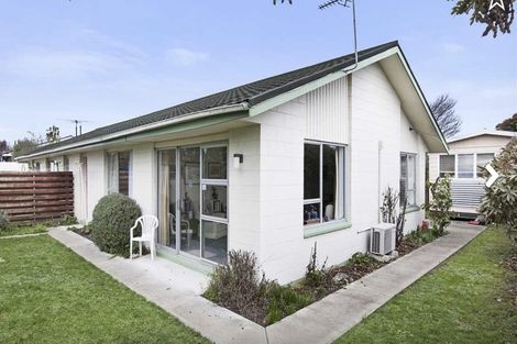 Photo of property in 2/139 Weston Road, St Albans, Christchurch, 8052