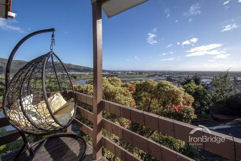 Photo of property in 10 Osmond Lane, Mount Pleasant, Christchurch, 8081