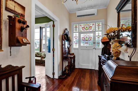 Photo of property in 194 High Street, Eltham, 4322