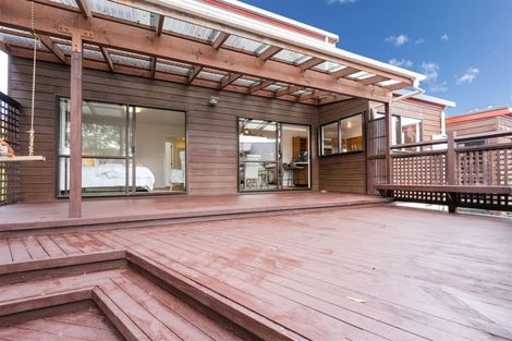 Photo of property in 17 Unsworth Drive, Unsworth Heights, Auckland, 0632