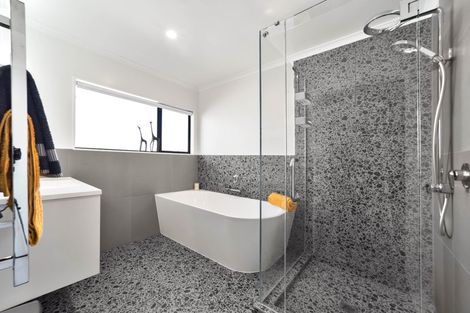 Photo of property in 23 Ambleside Drive, Northpark, Auckland, 2013