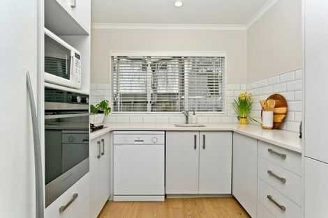 Photo of property in 98 Oaktree Avenue, Browns Bay, Auckland, 0630