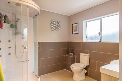 Photo of property in 5 Shadon Place, Stanmore Bay, Whangaparaoa, 0932