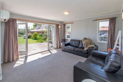 Photo of property in 31 Wainoni Road, Wainoni, Christchurch, 8061
