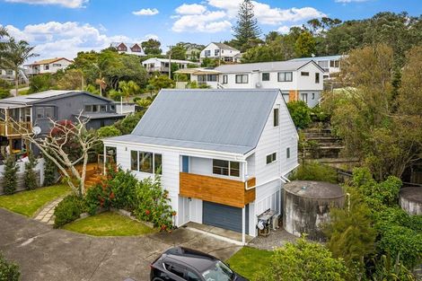 Photo of property in 6a D'oyly Drive, Stanmore Bay, Whangaparaoa, 0932