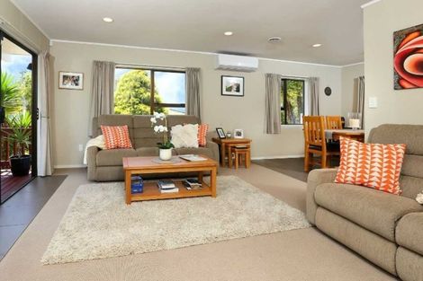 Photo of property in 1/122 Waimumu Road, Massey, Auckland, 0614