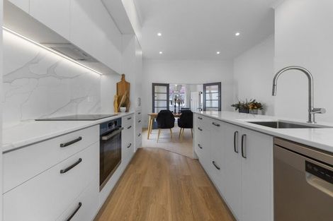 Photo of property in 19 West Avenue, Saint Clair, Dunedin, 9012