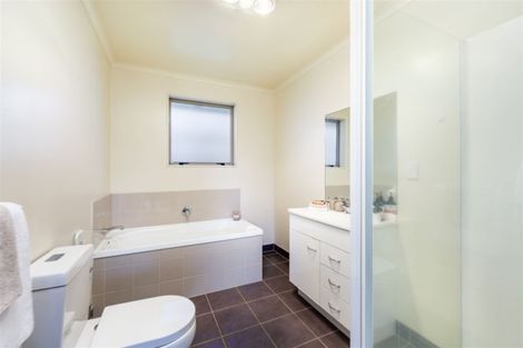 Photo of property in 15 Condor Place, Unsworth Heights, Auckland, 0632