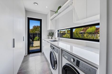 Photo of property in 17 Lees Road, Strowan, Christchurch, 8052