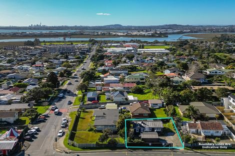 Photo of property in 117 Te Atatu Road, Te Atatu South, Auckland, 0610
