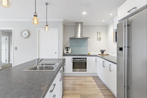 Photo of property in 4 Routhan Way, Carterton, 5713