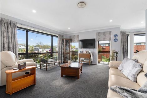 Photo of property in 10 Austin Reid Avenue, Carterton, 5713