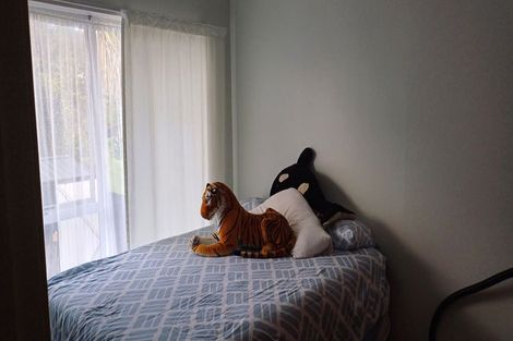 Photo of property in 2/132 Atkinson Road, Titirangi, Auckland, 0604