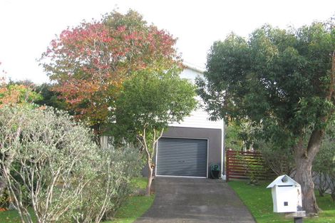 Photo of property in 3 Saint Johns Terrace, Tawa, Wellington, 5028