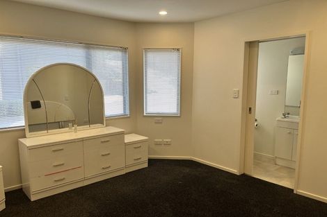 Photo of property in 2/13 Tallington Crescent, Torbay, Auckland, 0630