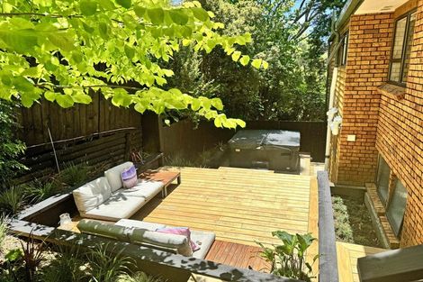 Photo of property in 1 Mosman Place, Chatswood, Auckland, 0626