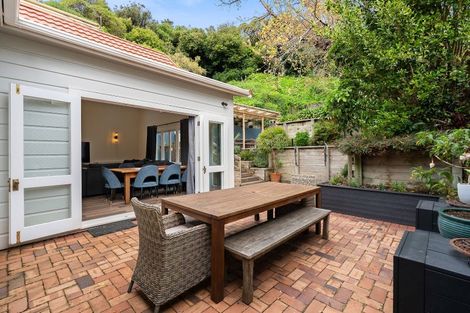 Photo of property in 210 Oriental Parade, Oriental Bay, Wellington, 6011