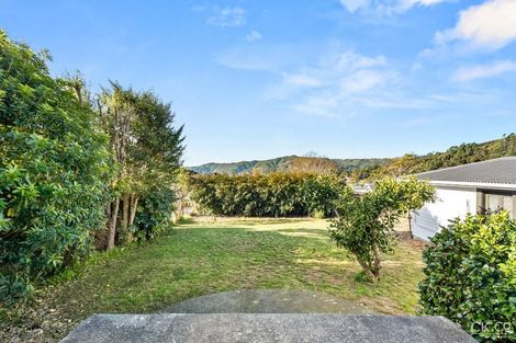 Photo of property in 5 Reid Road, Wainuiomata, Lower Hutt, 5014