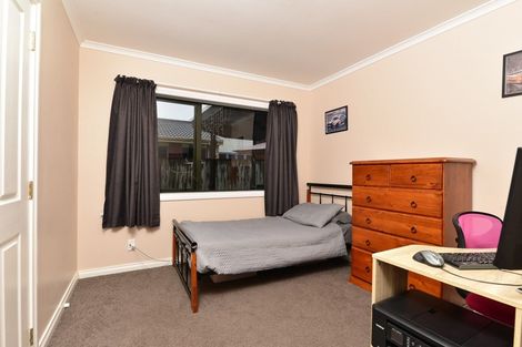 Photo of property in 52 Waiwherowhero Drive, St Andrews, Hamilton, 3200