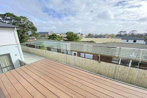 Photo of property in 21a Windermere Crescent, Blockhouse Bay, Auckland, 0600